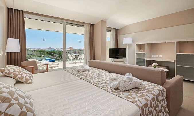 Hipotels Gran Playa de Palma - Wohnbeispiel Juniorsuite Poolblick (Zimmercodierung JBP)