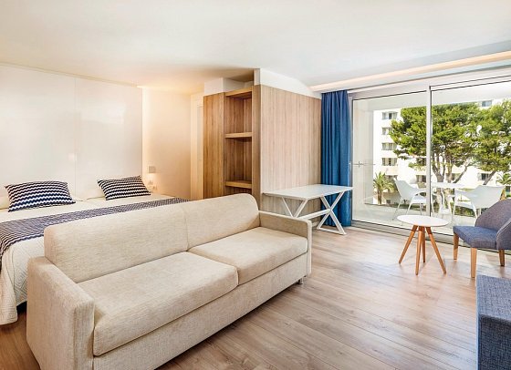 Hipotels Bahía Cala Millor - Wohnbeispiel Juniorsuite Poolblick (Zimmercodierung JBP)
