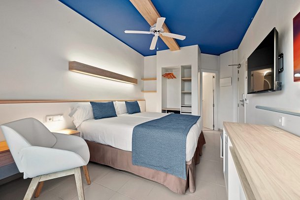 Pabisa Sofía - Wohnbeispiel Doppelzimmer Poolblick (Zimmercodierung DBP)