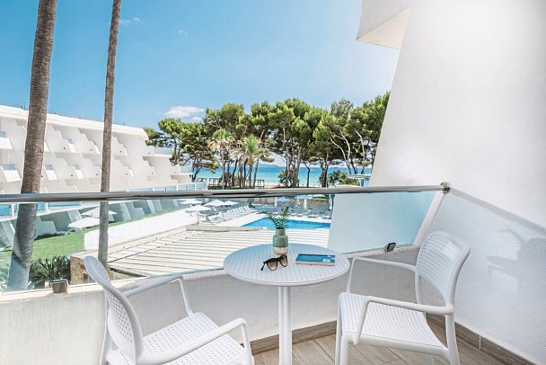 Iberostar Waves Playa de Muro - Beispiel Balkon (Zimmercodierungen D1N, D2N, D3N, D4NF1N & F2N)