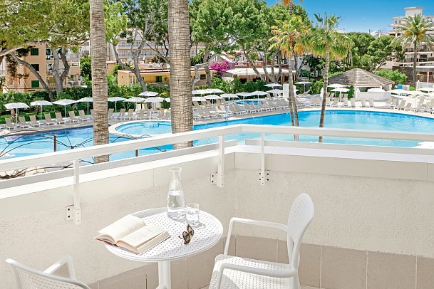Iberostar Waves Cristina - Wohnbeispiel Doppelzimmer Poolblick (Zimmercodierungen D1P & D2P)