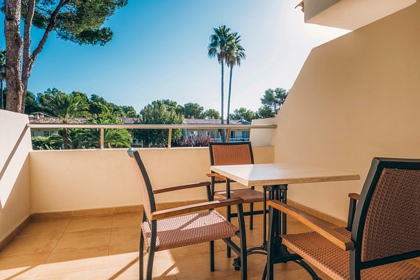 Iberostar Waves Pinos Park - Beispiel Balkon (Zimmercodierungen FB1, FB2, FB3, FB4, F1G, F2G, F1P, F2P, F1N, F2N, F1M & F2M)