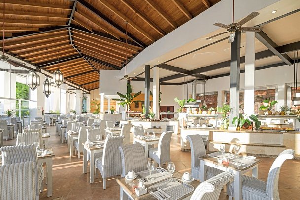 BlueBay Villas Doradas