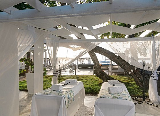BlueBay Villas Doradas