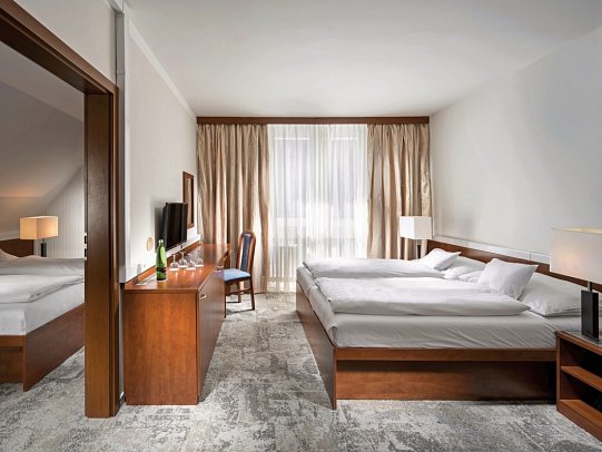 Pinia Hotel & Resort - Wohnbeipiel Familienzimmer mit Verbindungstür (Zimmercodierung FB2)