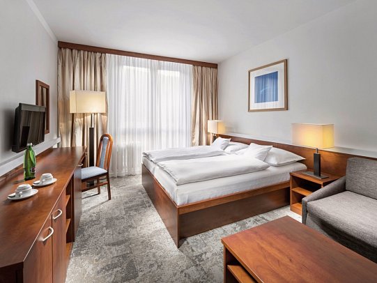 Pinia Hotel & Resort - Wohnbeispiel Doppelzimmer Standard mit Balkon (Zimmercodierungen DG2, DG3 & DC1)