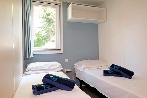 Camping Free Beach (by Happy Camp) - Wohnbeispiel Mobilheim Happy Premium (Zimmercodierung CB1)