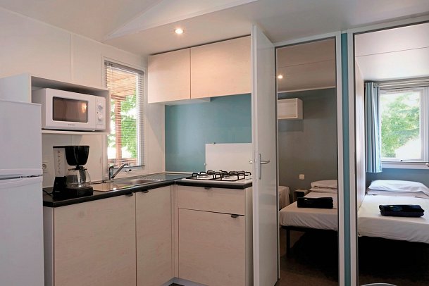 Camping Free Beach (by Happy Camp) - Wohnbeispiel Mobilheim Happy Premium (Zimmercodierung CB1)