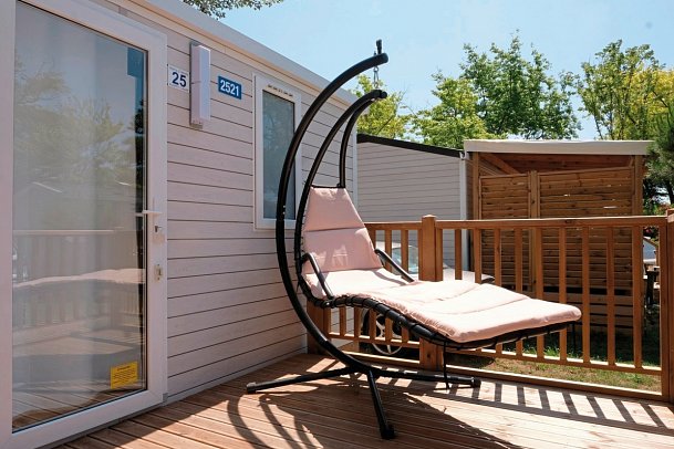 Hu Park Albatros Village (by Happy Camp) - Wohnbeispiel Mobilheim Happy Premium Suite (Zimmercodierung CM2)