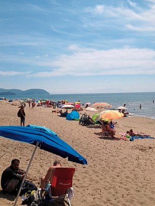 Hu Park Albatros Village (by Happy Camp)