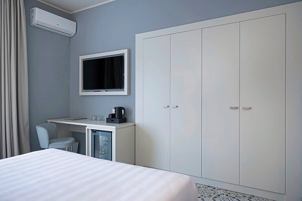 Grand Hotel - Wohnbeispiel Double Room Superior Lateral Sea View Balcony (Zimmercodierung DS1)