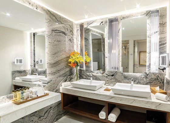 Secrets Royal Beach Punta Cana - Beispiel Bad Junior Suite Preferred Club (Zimmercodierungen JLQ & JLG)