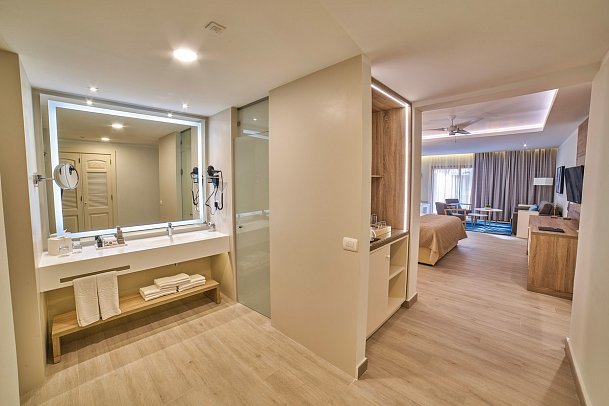 Bahia Principe Luxury Ambar - Beispiel Bad Juniorsuite Deluxe (Zimmercodierungen JD1, JD2, J1Q & JBQ)