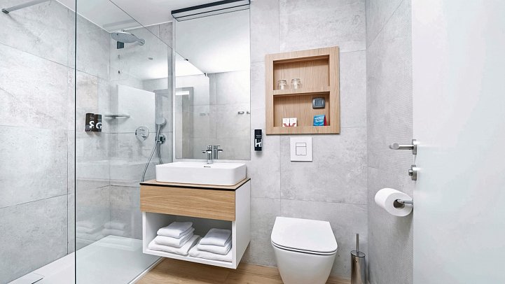 Pelegrin Plava Laguna - Badbeispiel Doppelzimmer Klassik (Zimmercodierungen DB1, DB2 & TB1)