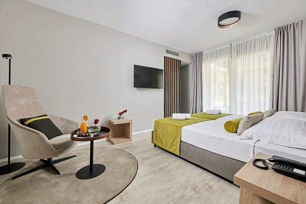 Hotel & Residence Garden Istra Plava Laguna - Wohnbeispiel Familienz. Poolseite Nebengebäude (Zimmercodierung FB2)