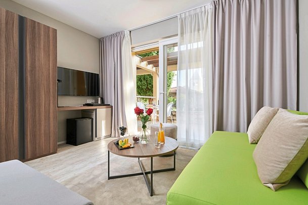 Hotel & Residence Garden Istra Plava Laguna - Wohnbeispiel Familienz. Poolseite Nebengebäude (Zimmercodierung FB2)