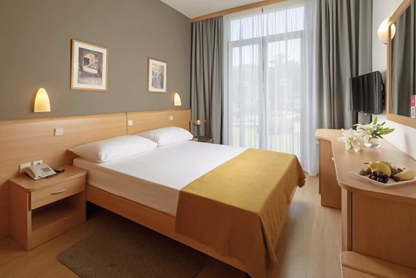 Aurora Plava Laguna - Wohnbeispiel Einzelzimmer Gartenblick (Zimmercodierung EBG)