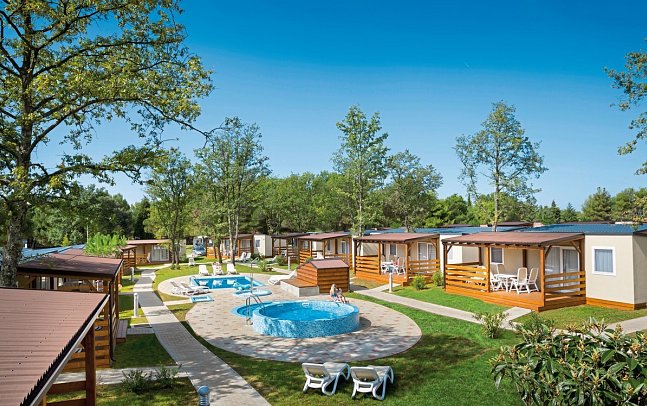 Camping Valkanela - Wohnbeispiel Mobilheim Premium (Zimmercodierung CM1)