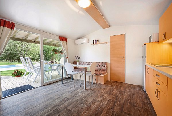 Camping Valkanela - Wohnbeispiel Mobilheim Premium (Zimmercodierung CM1)