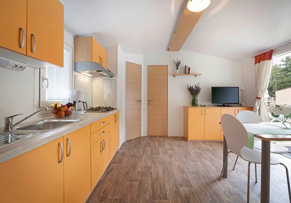 Camping Valkanela - Wohnbeispiel Mobilheim Premium (Zimmercodierung CM1)