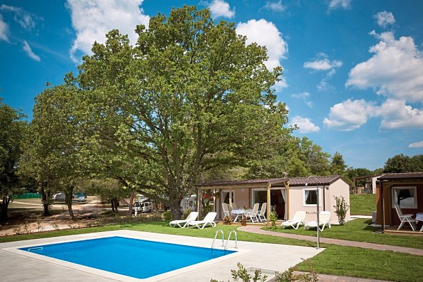 Camping Valkanela - Wohnbeispiel Mobilheim Premium (Zimmercodierung CM1)