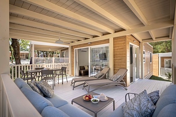 Camping Valkanela - Wohnbeispiel Mobilheim Forest Escape (Zimmercodierungen CB1 & CB2)