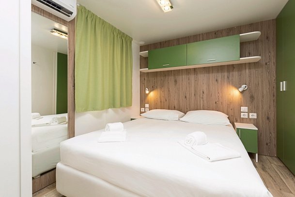 Mobile Homes Veštar - Wohnbeispiel Mobilheim Forest Escape Family (Zimmercodierung CB2)