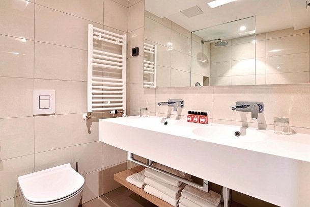 Hotel Park & Garden Suites Park Plava Laguna - Badbeispiel (Zimmercodierungen DBU & FFC)