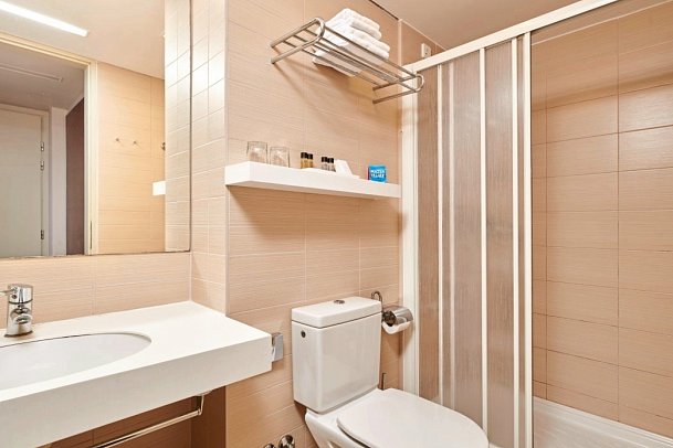 Albatros Plava Laguna - Badbeispiel Doppelzimmer mit Schlafsofa (Zimmercodierung DB1)