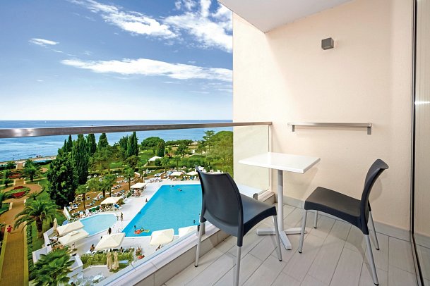 Materada Plava Laguna - Balkonbeispiel Suite Meerblick (Zimmercodierung W1M)