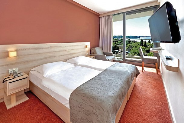 Materada Plava Laguna - Wohnbeispiel DZ Superior Meerblick mit Schlafsofa (Zimmercodierung DSM)