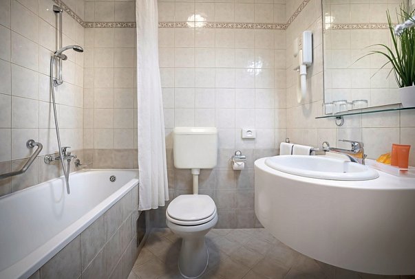 Rubin Sunny Hotel - Badbeispiel Doppelzimmer Superior (Zimmercodierung DS1)