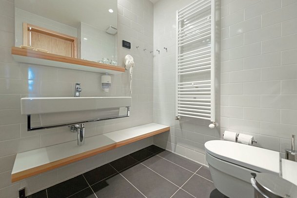 Resort Amarin Apartments - Beispiel Bad Apt. 2 Schlafzimmer Premium (Zimmercodierung OM1)