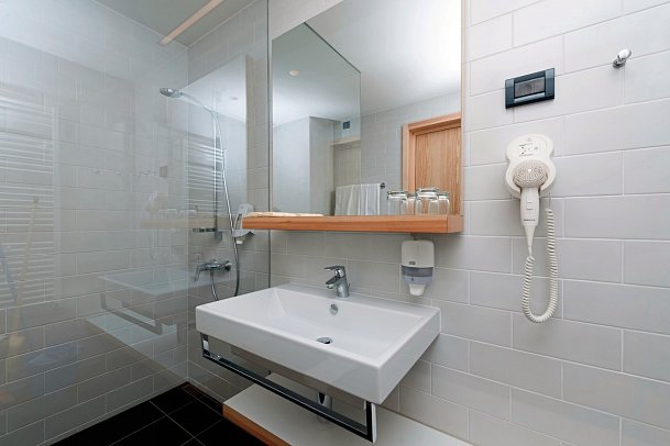 Resort Amarin Apartments - Beispiel Bad Apt. 1 Schlafzimmer Premium (Zimmercodierung AM1)