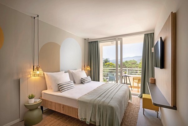 Sunny Rabac by Valamar - Wohnbeispiel Zimmer für 2 Meerseite (Zimmercodierung DBC)