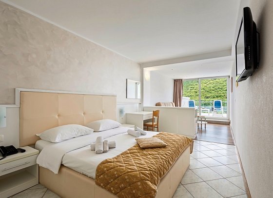 Narcis - Wohnbeispiel Doppelzimmer Meerseite 2-4 Personen (Zimmercodierungen DBC, D1C & DB2)