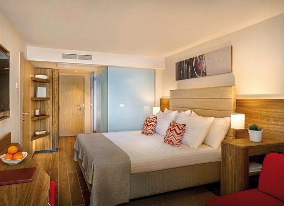 Girandella Resort Valamar Collection Family - Wohnbeispiel Zimmer für 2 plus 1 Meerblick (Zimmercodierungen TSM & DCC)