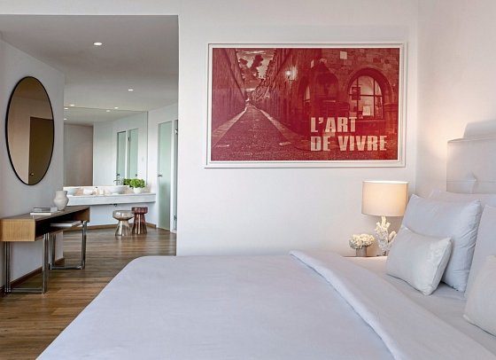 Grecotel LUX®ME Dama Dama - Wohnbeispiel Doppelzimmer Superior LUX ME Guestroom mit Meerblick (Zimmercodierung DS1)