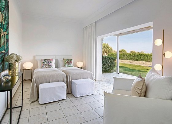 Grecotel LUX®ME Dama Dama - Wohnbeispiel Bungalow Family LUX ME Poolseite (Zimmercodierung BI1)