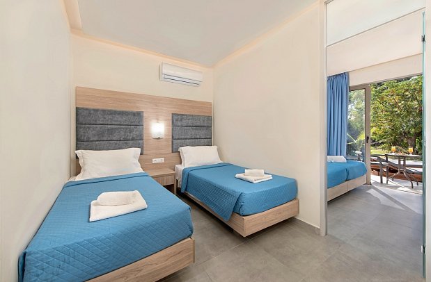 Marathon Hotel - Wohnbeispiel Familienzimmer Poolblick (Zimmercodierung FBP)