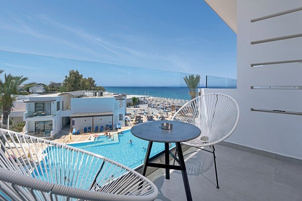 Avra Beach Resort - Wohnbeispiel Doppelzimmer Superior seitl. Meerblick (Zimmercodierung DSN)