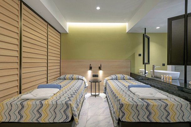 Avra Beach Resort - Wohnbeispiel Familienzimmer Superior Gartenblick (Zimmercodierung FSG)