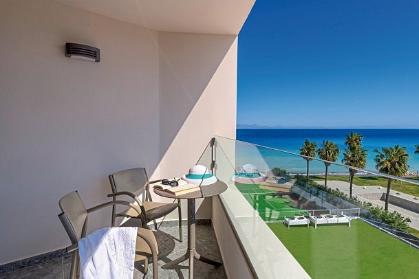 Avra Beach Resort - Wohnbeispiel Doppelzimmer Superior seitl. Meerblick (Zimmercodierung DSN)