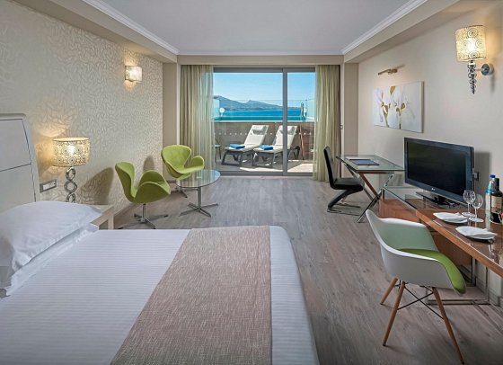 Atrium Platinum - Wohnbeispiel Familien Executive Suite mit Meerblick und Privatpool (Zimmercodierung WTM)