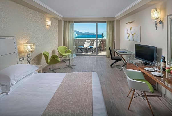 Atrium Platinum - Wohnbeispiel Familien Executive Suite mit Meerblick und Privatpool (Zimmercodierung WTM)