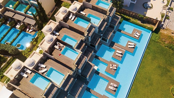 The Ixian Grand & All Suites