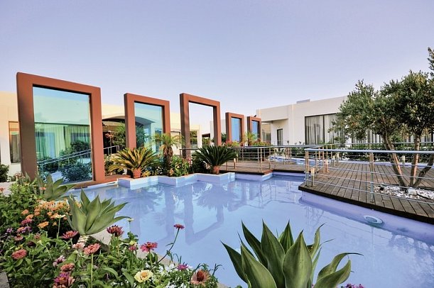 COOEE Afandou Bay & Suites