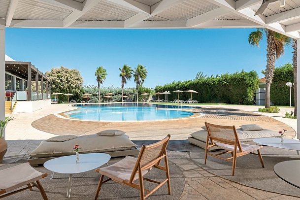 COOEE Afandou Bay & Suites