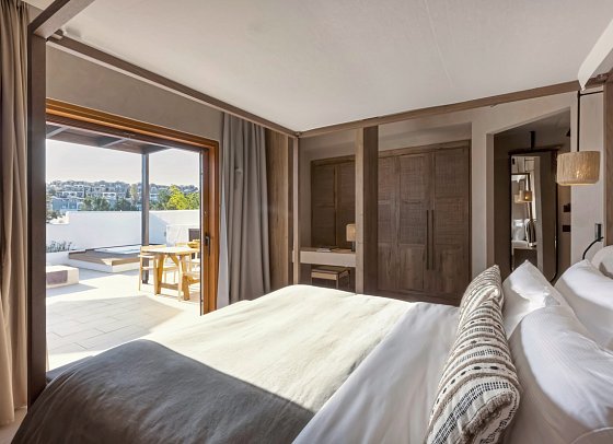 Aulus Lindos Rhodes, Curio Collection by Hilton - Wohnbeispiel Tropical Bungalow Open Plan Suite mit Whirlpool (Zimmercodierung B2G)