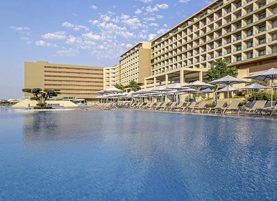 Amada Colossos Resort